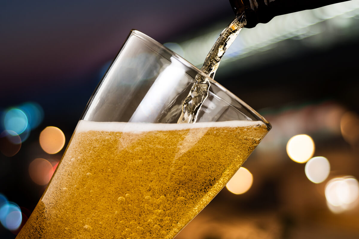 pivo u čaši